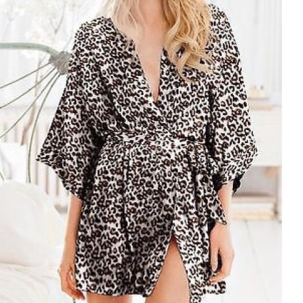 Sexy Victoria’s Secret Cheetah Robe SMALL